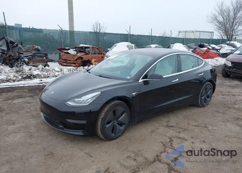 2018 Tesla Model 3 Long Range/Performance z USA, uszkodzony, nr VIN 5YJ3E1EB2JF085439